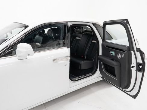 Used 2025 Rolls-Royce Ghost AWD/4WD image 21