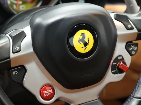 Used 2017 Ferrari California T image 33