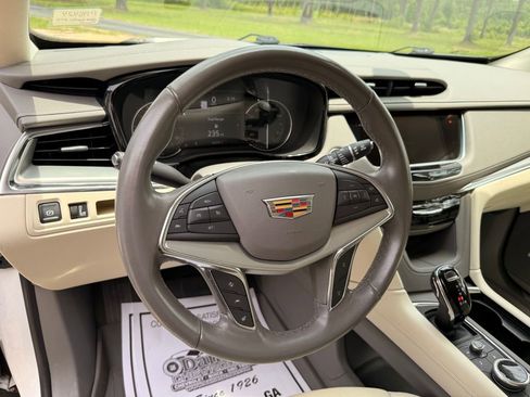 Used 2020 Cadillac XT5 Premium Luxury FWD image 15