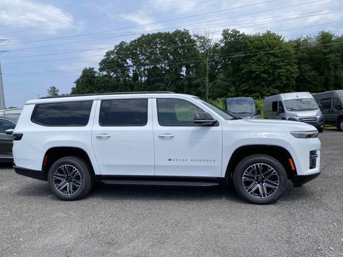 New 2026 Jeep Grand Wagoneer L 4WD w/ Premium Group I image 2