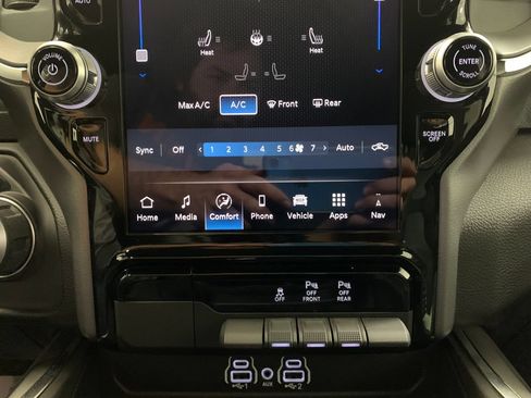 Used 2025 RAM 1500 Big Horn AWD/4WD image 10