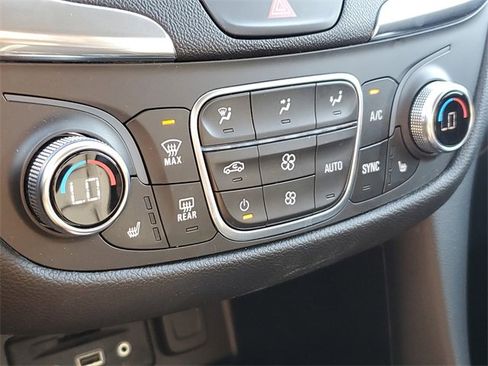 Used 2019 Chevrolet Equinox Premier w/ LPO, Floor Liner Package image 19