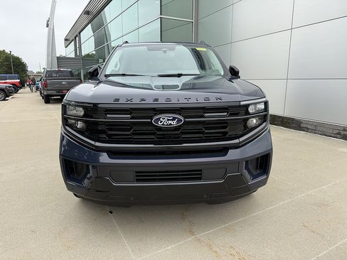 New 2027 Ford Expedition Max Platinum AWD/4WD image 2