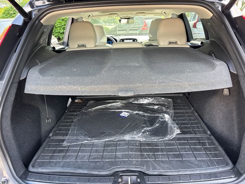 Used 2023 Volvo XC40 B5 Plus w/ Driver Assist Package AWD/4WD image 8