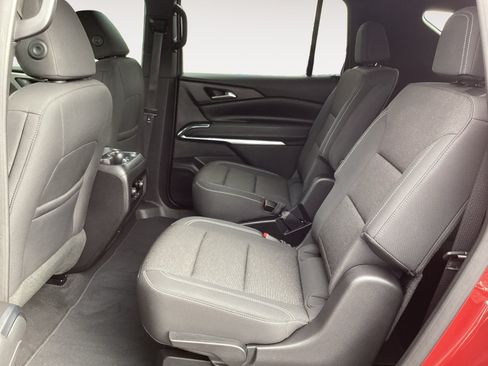 Used 2025 Chevrolet Traverse LT FWD image 28