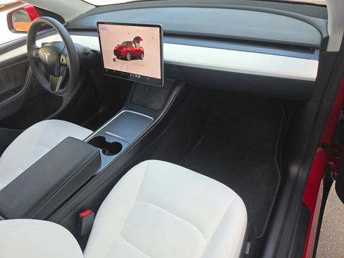 Used 2023 Tesla Model Y Long Range AWD/4WD image 23