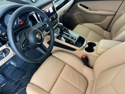 Certified 2025 Porsche Macan S AWD/4WD image 4