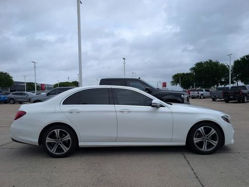 Used 2018 Mercedes-Benz E 300 4MATIC image 3