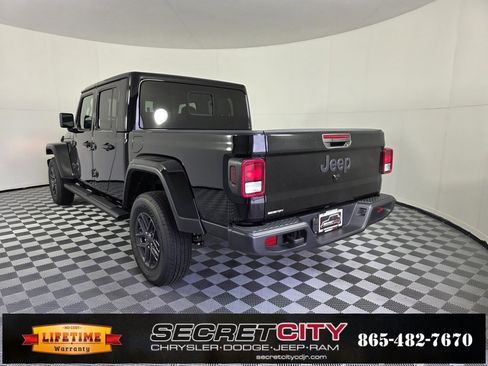 New 2025 Jeep Gladiator Sport image 5