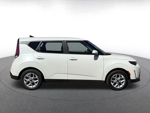 Used 2025 Kia Soul LX w/ LX Technology Package image 16