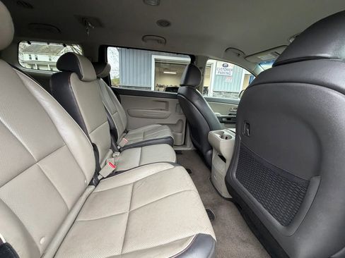 Used 2017 Kia Sedona LX w/ LX Essentials Premium Package FWD image 19