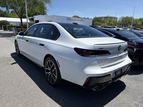 Used 2023 BMW 760i xDrive image 3