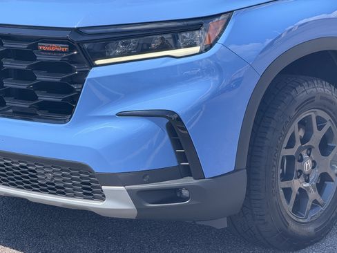 Used 2025 Honda Pilot TrailSport image 8