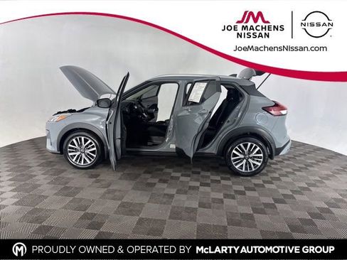 Used 2023 Nissan Kicks SV image 9