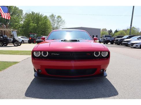 Used 2016 Dodge Challenger R/T image 8