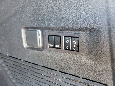 Certified 2024 GMC Yukon XL Denali Ultimate image 35