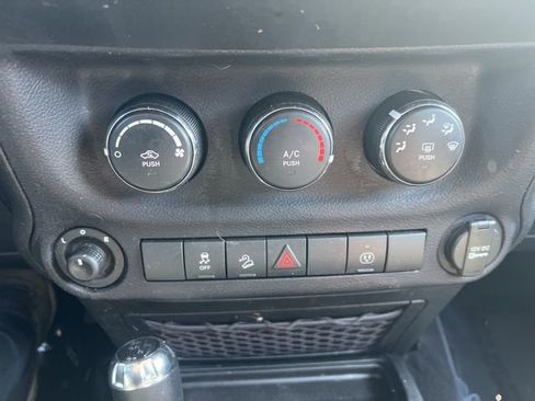 Used 2016 Jeep Wrangler Unlimited Sahara image 9