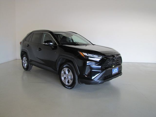 Used 2025 Toyota RAV4 XLE w/ Weather Package AWD/4WD image 3