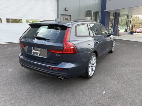 Used 2020 Volvo V60 T5 Momentum image 5
