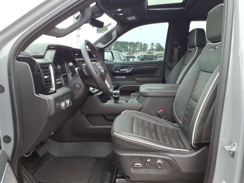 Used 2025 GMC Sierra 1500 AT4X image 19