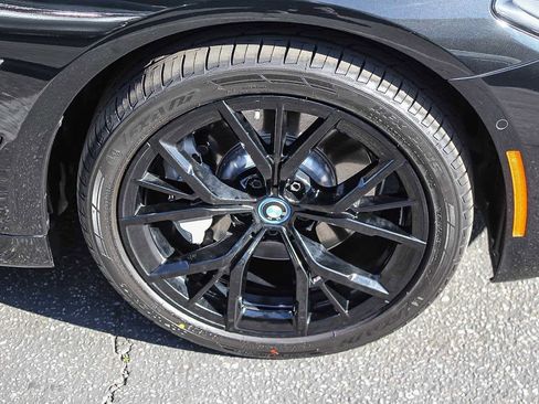 Used 2023 BMW 530e w/ M Sport Package image 9