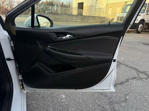 Used 2019 Chevrolet Cruze LT w/ Convenience Package image 21