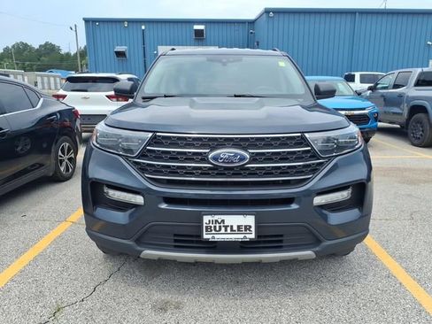 Used 2022 Ford Explorer XLT w/ Equipment Group 202A AWD/4WD image 2