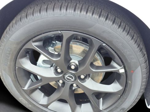 New 2026 Chrysler Pacifica Limited w/ Uconnect Theater Family Group image 9