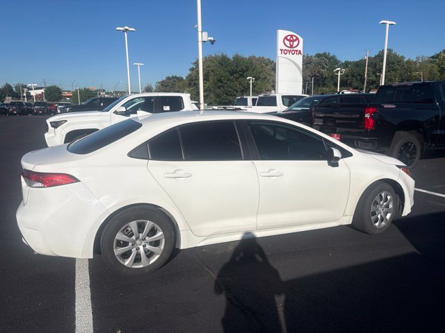 Used 2021 Toyota Corolla LE FWD image 4