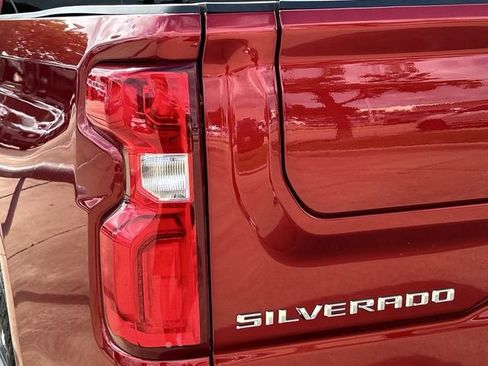 Used 2025 Chevrolet Silverado 1500 High Country w/ Technology Package AWD/4WD image 7