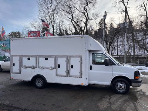 Used 2016 GMC Savana 3500 image 1