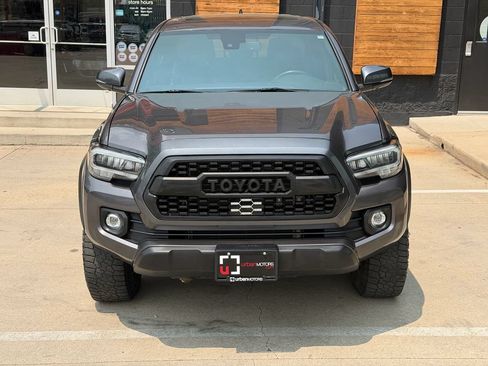 Used 2020 Toyota Tacoma TRD Off-Road w/ TRD Premium Off Road Package AWD/4WD image 8