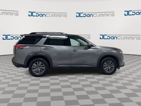 Used 2022 Nissan Pathfinder SV FWD image 9