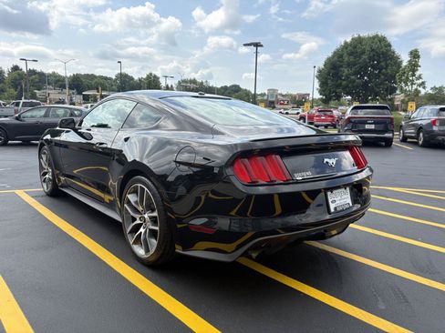 Used 2017 Ford Mustang Premium RWD image 4
