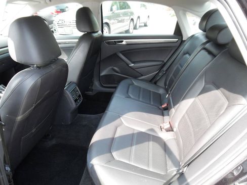 Used 2018 Volkswagen Passat 2.0T SE FWD image 20