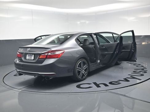 Used 2017 Honda Accord Sport image 25