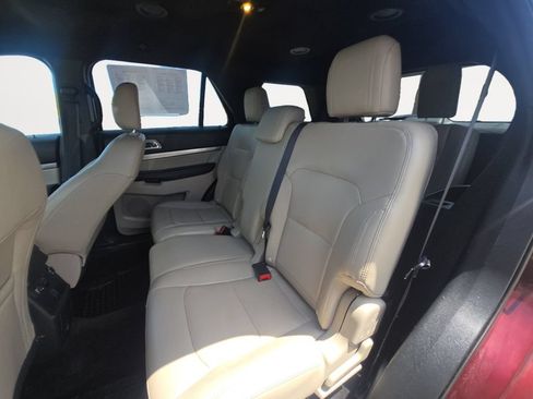 Used 2018 Ford Explorer XLT w/ Equipment Group 202A AWD/4WD image 14