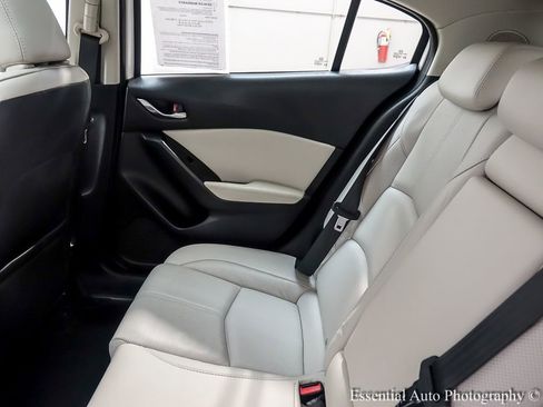 Used 2018 MAZDA MAZDA3 Grand Touring image 14