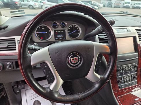 Used 2013 Cadillac Escalade Premium AWD/4WD image 17
