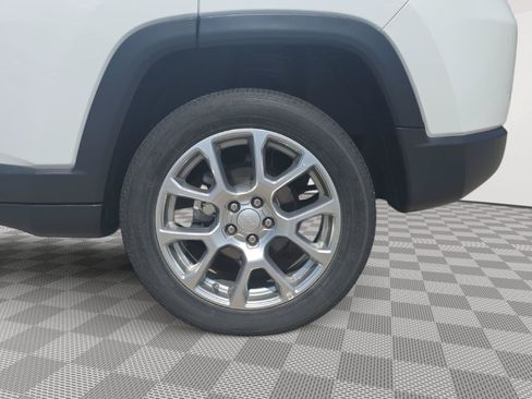 Used 2023 Jeep Compass Latitude w/ Sun and Sound Group AWD/4WD image 10