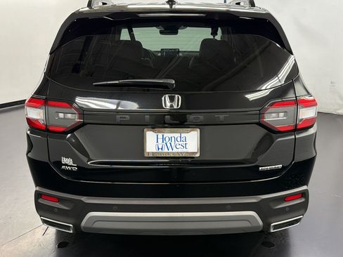 Certified 2025 Honda Pilot Touring image 10