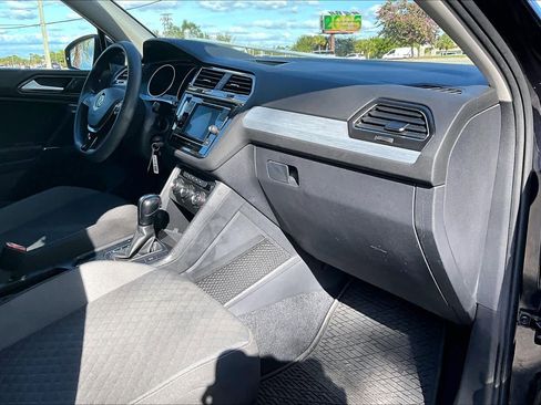 Used 2018 Volkswagen Tiguan S image 19