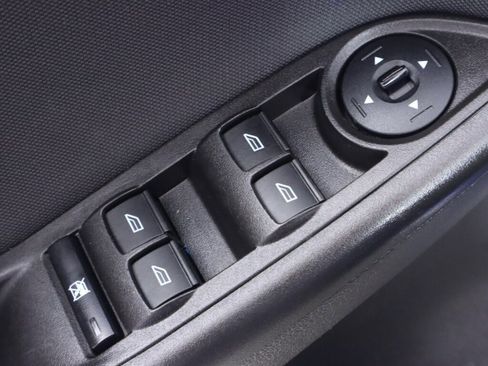 Used 2018 Ford Focus SE FWD image 22