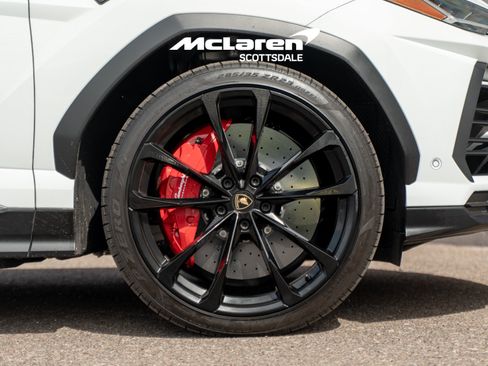 Used 2022 Lamborghini Urus AWD/4WD image 36