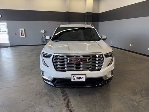 Used 2025 GMC Acadia Denali image 2