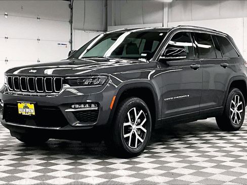Used 2024 Jeep Grand Cherokee Limited w/ Trailer Tow Package AWD/4WD image 12