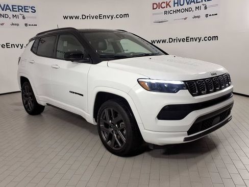 Used 2025 Jeep Compass Limited w/ Driver Assist Group I AWD/4WD image 3