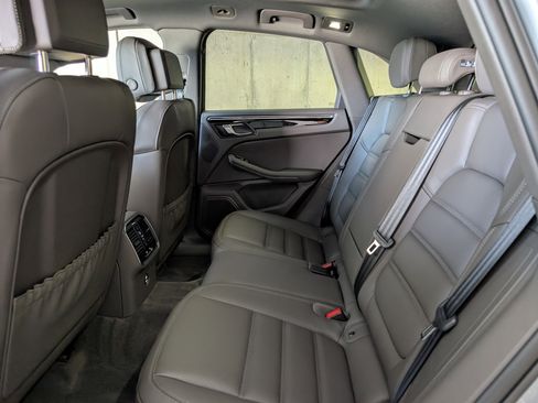 Used 2025 Porsche Macan image 24