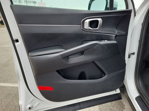 Used 2021 Kia Sorento LX image 16