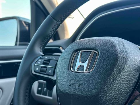 New 2025 Honda Pilot Touring image 19